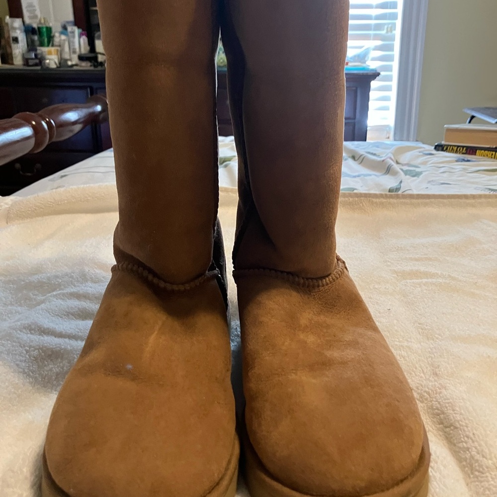 Ugg classic tall boots Size 10 Chestnut